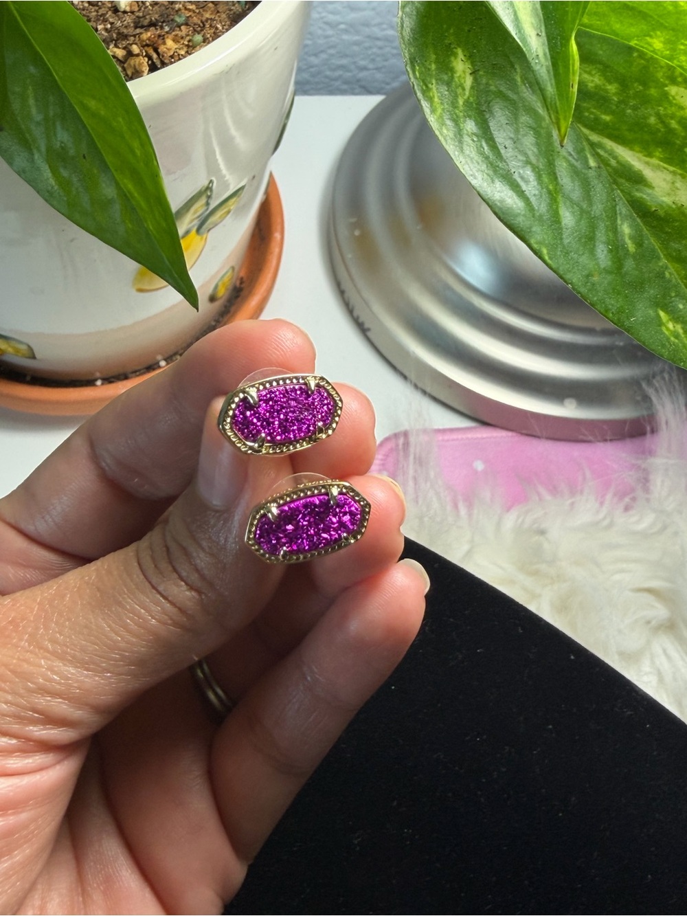 Kendra Scott Ellie Gold Stud Earrings in Deep Fuchsia Drusy